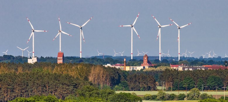 Windräder über der Stadt Parchim