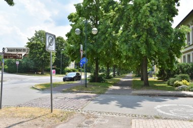 Hier soll durch die Maßnahmen die Sicherheit für den Rad- und Fußgängerverkehr erhöht werden: Straßeneinmündung an der Putlitzer Straße.