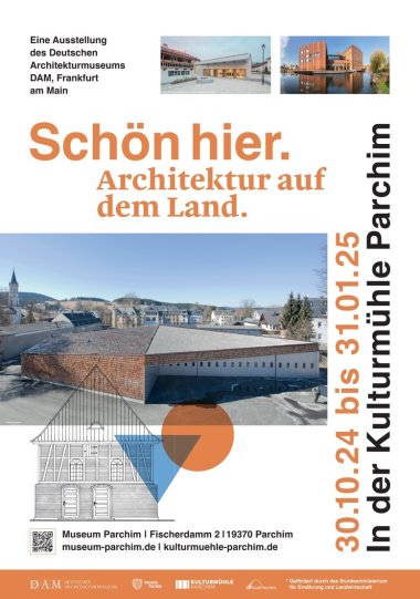 Das Plakat zur Sonderausstellung „Schön hier. Architektur auf dem Land“, des Deutschen Architekturmuseums. 