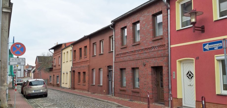 In der Neuen Mauerstraße werden in den kommenden Monaten Ver- und Entsorgungsleitungen sowie die Fahrbahnoberfläche erneuert.