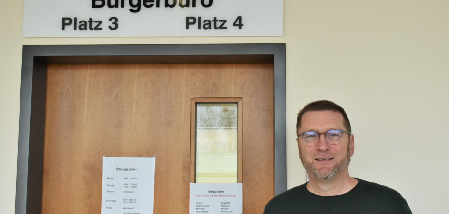 Digitalisierung in der Verwaltung: Bürgermeister Dirk Flörke im Parchimer Bürgerbüro.